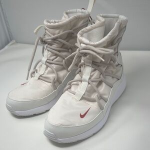 Nike Women's Tanjun High Rise sneaker boot Size 11